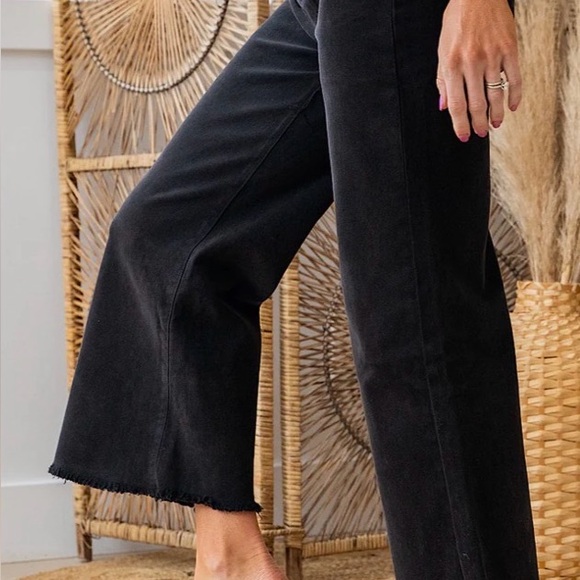 Zenana Outfitters Denim - Zenana Outfitters Black Ankle Jeans
Mae Black